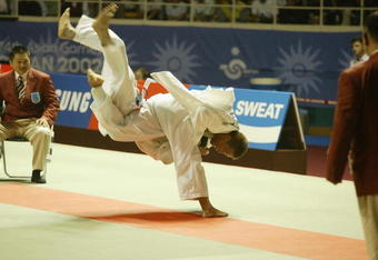 BUSAN, SOUTH KOREA - OCTOBER 1:  Yoshihiro Akiyama in action in the Judo during the14th Asian Games on October 1, 2002 in Busan, South Korea.  (Photo by Aflo/Getty Images).    