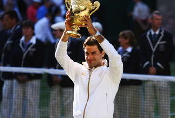 WIMBLEDON, ENGLAND - JULY 05:  Roger Federer of Switzerland celebrates victory with the trophy after the men's singles final match against Andy Roddick of USA on Day Thirteen of the Wimbledon Lawn Tennis Championships at the All England Lawn Tennis and Croquet Club on July 5, 2009 in London, England. Federer won 5-7, 7-6, 7-6, 3-6, 16-14.  (Photo by Paul Gilham/Getty Images)