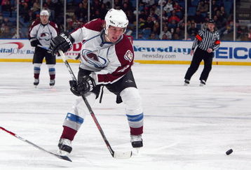 UNIONDALE, NY - MARCH 02:  Scott Hannan #22 of the Colorado Avalanche skates against the New York Islanders on March 2, 2009 at Nassau Coliseum in Uniondale, New York. The Isles defeated the Avalanche 4-2.  (Photo by Jim McIsaac/Getty Images)
