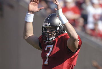 TAMPA, FL - DECEMBER 21: Quarterback Jeff Garcia #7 of the Tampa Bay Buccaneers signals a touchdown against the San Diego Chargers at Raymond James Stadium on December 21, 2008 in Tampa, Florida.  (Photo by Al Messerschmidt/Getty Images)