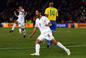 JOHANNESBURG, SOUTH AFRICA - JUNE 28:  Clint Dempsey of USA celebrates scoring the opening goal during the FIFA Confederations Cup Final between USA and Brazil at the Ellis Park Stadium on June 28, 2009 in Johannesburg, South Africa.  (Photo by Alex Livesey/Getty Images)