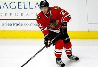 CHICAGO - MAY 24:  Kris Versteeg #32 of the Chicago Blackhawks controls the puck against the Detroit Red Wings during Game Four of the Western Conference Championship Round of the 2009 Stanley Cup Playoffs on May 24, 2009 at the United Center in Chicago, Illinois. The Red Wings won 6-1. (Photo by Jim Prisching/Getty Images)