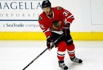 CHICAGO - MAY 24:  Kris Versteeg #32 of the Chicago Blackhawks controls the puck against the Detroit Red Wings during Game Four of the Western Conference Championship Round of the 2009 Stanley Cup Playoffs on May 24, 2009 at the United Center in Chicago, Illinois. The Red Wings won 6-1. (Photo by Jim Prisching/Getty Images)