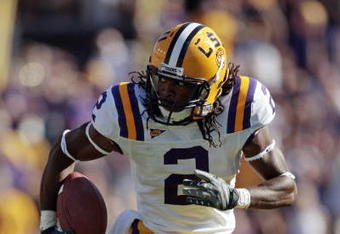 BATON ROUGE, LA - OCTOBER 25:  Demetrius Byrd #2 of the LSU Tigers runs for a first down in the first half of their football game against the Georgia Bulldogs at Tiger Stadium on October 25, 2008 in Baton Rouge, Louisiana.  (Photo by Dave Martin/Getty Images)