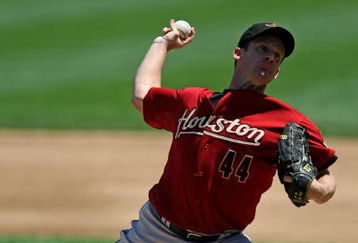 CHICAGO - MAY 16: Starting pitcher Roy Oswalt #44 of the Houston Astros delivers the ball against the Chicago Cubs on May 16, 2009 at Wrigley Field in Chicago, Illinois. The Cubs defeated the Astros 5-4. (Photo by Jonathan Daniel/Getty Images)