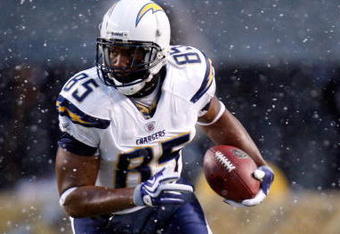 PITTSBURGH - JANUARY 11:  Antonio Gates #85 of the San Diego Chargers runs for yards after the catch against the Pittsburgh Steelers during their AFC Divisional Playoff Game on January 11, 2009 at Heinz Field in Pittsburgh, Pennsylvania.  (Photo by Gregory Shamus/Getty Images)