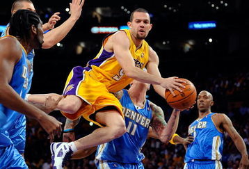 LOS ANGELES, CA - MAY 19:  Jordan Farmar #5 of the Los Angeles Lakers jumps up in the air and looks to pass against the Denver Nuggets in Game One of the Western Conference Finals during the 2009 NBA Playoffs at Staples Center on May 19, 2009 in Los Angeles, California. NOTE TO USER: User expressly acknowledges and agrees that, by downloading and or using this photograph, User is consenting to the terms and conditions of the Getty Images License Agreement.  (Photo by Kevork Djansezian/Getty Images)