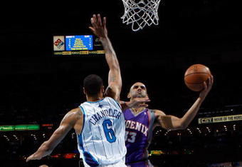 NEW ORLEANS - DECEMBER 03: Grant Hill #33 of the Phoenix Suns makes a shot around Tyson Chandler #6  of New Orleans Hornets at the New Orleans Arena on December 3, 2008 in New Orleans, Louisiana.  NOTE TO USER: User expressly acknowledges and agrees that, by downloading and/or using this Photograph, user is consenting to the terms and conditions of the Getty Images License Agreement.  (Photo by Chris Graythen/Getty Images)