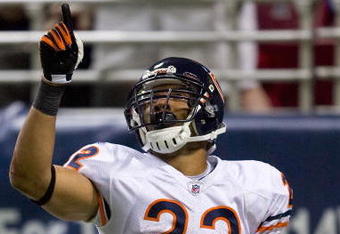 ST. LOUIS, MO - NOVEMBER 23:  Matt Forte #22 of the Chicago Bears celebrates a touchdown against the St. Louis Rams at the Edward Jones Dome on November 23, 2008 in St. Louis, Missouri.  The Bears beat the Rams 27-3.  (Photo by Dilip Vishwanat/Getty Images)
