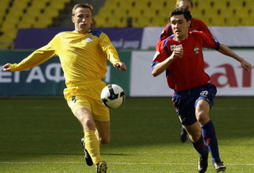 MOSCOW, RUSSIA - APRIL 26: Yuri Zhirkov (R) of PFC CSKA Moscow battles for the ball with Aleksandr Cherkes of FC Rostov during the Russian Football League Championship match between PFC CSKA and FC Rostov at the Luzhniki Stadium on April 26, 2009 in Moscow, Russia.  (Photo by Dmitry Korotayev/Epsilon/Getty Images)