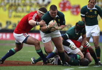 JOHANNESBURG, SOUTH AFRICA - JULY 04:  Jon Smit, the South African captain charges upfield during the Third Test match between South African and the British and Irish Lions at Ellis Park Stadium on July 4, 2009 in Johannesburg, South Africa. (Photo by David Rogers/Getty Images)