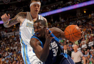 DENVER - MAY 13:  Brandon Bass #32 of the Dallas Mavericks drives around Chris Andersen #11 of the Denver Nuggets in Game Five of the Western Conference Semifinals during the 2009 NBA Playoffs at Pepsi Center on May 13, 2009 in Denver, Colorado. NOTE TO USER: User expressly acknowledges and agrees that, by downloading and or using this photograph, User is consenting to the terms and conditions of the Getty Images License Agreement.  (Photo by Doug Pensinger/Getty Images)