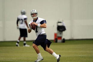 IRVING, TX - MAY 01:  Quarterback Stephen McGee #7 of the Dallas Cowboys drops back to pass during rookie mini camp on May 1, 2009 in Irving, Texas.  (Photo by Ronald Martinez/Getty Images)