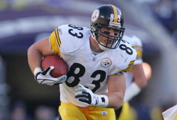 BALTIMORE - NOVEMBER 20: Heath Miller #83 of the Pittsburgh Steelers carries the ball during the game against the Baltimore Ravens on November 20, 2005 at M&T Bank Stadium in Baltimore, Maryland. (Photo by:Jamie Squire/Getty Images)