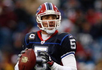 ORCHARD PARK, NY - DECEMBER 28:  Trent Edwards #5 of the Buffalo Bills looks for a receiver during the game against the New England Patriots on December 28, 2008 at Ralph Wilson Stadium in Orchard Park, New York. (Photo by Rick Stewart/Getty Images)