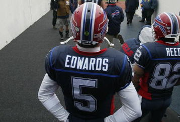 ORCHARD PARK, NY - DECEMBER 28:  Trent Edwards #5 of the Buffalo Bills waits to walk on the field before the game against the New England Patriots on December 28, 2008 at Ralph Wilson Stadium in Orchard Park, New York. (Photo by Rick Stewart/Getty Images)