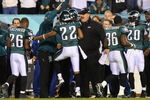 PHILADELPHIA - DECEMBER 15:  Head Coach Andy Reid (C) of the Philadelphia Eagles congratulates Asante Samuel #22 after an interception against the Cleveland Browns on December 15, 2008 at Lincoln Financial Field in Philadelphia, Pennsylvania.  (Photo by Jim McIsaac/Getty Images)