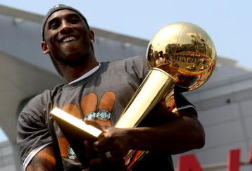LOS ANGELES, CA - JUNE 17:  Kobe Bryant #24 holds the Larry O'Brien trophy as he rides on the top of a double decker bus at the start of the Los Angeles Lakers NBA championship victory parade outside the Staples Center on June 17, 2009 in Los Angeles, California.  (Photo by Stephen Dunn/Getty Images)