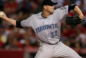ANAHEIM, CA - MAY 6:  Roy Halladay #32 of the Toronto Blue Jays throws a pitch against the Los Angeles Angels of Anaheim at Angel Stadium May 6, 2009 in Anaheim, California.  (Photo by Stephen Dunn/Getty Images)