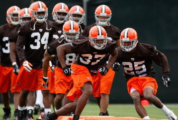 BEREA, OH - MAY 02:  Don Carey #37 and Coye Francies #25 of the Cleveland Browns runs a drill during rookie mini camp at the Cleveland Browns Training and Administrative Complex on May 2, 2009 in Berea, Ohio.  (Photo by Gregory Shamus/Getty Images)