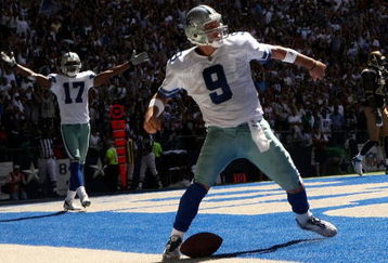 DALLAS - SEPTEMBER 30:  Quarterback Tony Romo #9 and wide receiver Sam Hurd #17 of the Dallas Cowboys celebrate after Romo's 15 yard touchdown run against the St. Louis Rams at Texas Stadium September 30, 2007 in Irving, Texas. The Cowboys won 35-7.  (Photo by Stephen Dunn/Getty Images)