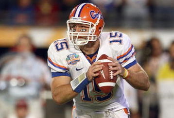 MIAMI - JANUARY 08:  Quarterback Tim Tebow #15 of the Florida Gators moves to pass the ball during the FedEx BCS National Championship Game against the Oklahoma Sooners at Dolphin Stadium on January 8, 2009 in Miami, Florida.  (Photo by Donald Miralle/Getty Images)