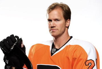 PHILADELPHIA - JULY 06: (EDITORS NOTE: THIS IMAGE HAS BEEN DIGITALLY ALTERED) Chris Pronger #20 of the Philadelphia Flyers poses for a portrait after his first press conference as a Philadelphia Flyer at Flyer's Skate Zone on July 6, 2009 in Philadelphia, Pennsylvania.  (Photo by Nick Laham/Getty Images)