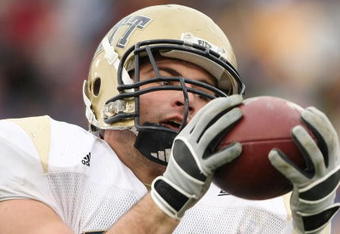 EAST HARTFORD, CT - DECEMBER 06:  Nate Byham #80 of the Pittsburgh Panthers makes the catch and runs it in for a touchdown in the second half against the Connecticut Huskies on December 6, 2008 at Rentschler Field in East Hartford, Connecticut. The Panthers defeated the Huskies 34-10.  (Photo by Elsa/Getty Images)