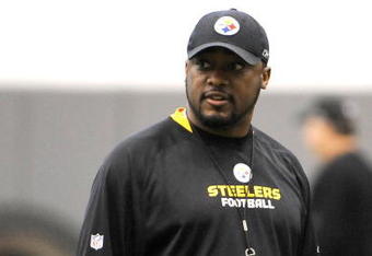 PITTSBURGH - MAY 01:  Head coach Mike Tomlin of the Pittsburgh Steelers watches practice during rookie training camp at the Pittsburgh Steelers Practice Facility on May 1, 2009 in Pittsburgh, Pennsylvania.  (Photo by Joe Sargent/Getty Images)