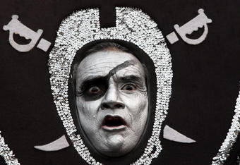 OAKLAND, CA - DECEMBER 21: A fan of the Oakland Raiders cheers during the Houston Texans and the Oakland Raiders NFL game on December 21, 2008 at the Oakland-Alameda County Coliseum in Oakland, California.  (Photo by Jed Jacobsohn/Getty Images)