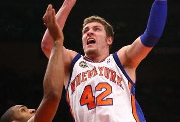 NEW YORK - MARCH 04:  David Lee #42 of the New York Knicks shoots over Al Horford #15 of the Atlanta Hawks at Madison Square Garden March 4, 2009 in New York City. NOTE TO USER: User expressly acknowledges and agrees that, by downloading and/or using this Photograph, User is consenting to the terms and conditions of the Getty Images License Agreement.  (Photo by Chris McGrath/Getty Images)