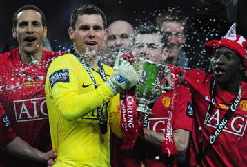 LONDON - MARCH 01:  Goalkeeper Ben Foster of Manchester United (C) celebrates with the trophy after victory during the Carling Cup Final match between Manchester United and Tottenham Hotspur at Wembley Stadium on March 1, 2009 in London, England.  (Photo by Mike Hewitt/Getty Images)