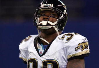 INDIANAPOLIS - SEPTEMBER 21:  Running back Maurice Jones-Drew #32 of the Jacksonville Jaguars during play against the Indianapolis Colts on September 21, 2008 at Lucas Oil Stadium in Indianapolis, Indiana.  (Photo by Ronald Martinez/Getty Images)