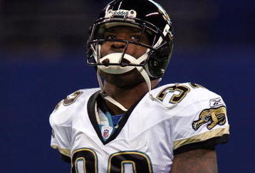 INDIANAPOLIS - SEPTEMBER 21:  Running back Maurice Jones-Drew #32 of the Jacksonville Jaguars during play against the Indianapolis Colts on September 21, 2008 at Lucas Oil Stadium in Indianapolis, Indiana.  (Photo by Ronald Martinez/Getty Images)