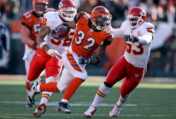 CINCINNATI - DECEMBER 28: Cedric Benson #32 of the Cincinnati Bengals runs with the ball during the NFL game against the Kansas City Chiefs on December 28, 2008 at Paul Brown Stadium in Cincinnati, Ohio. (Photo by Andy Lyons/Getty Images)