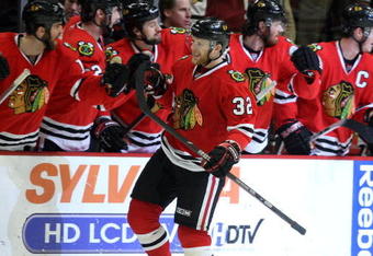 CHICAGO - MAY 11:  Kris Versteeg #32 of the Chicago Blackhawks celebrates with teammates on the bench after he scored a power play goal in the second period against the Vancouver Canucks during Game Six of the Western Conference Semifinal Round of the 2009 Stanley Cup Playoffs on May 11, 2009 at the United Center in Chicago, Illinois.  (Photo by Jonathan Daniel/Getty Images)
