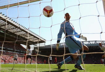 LIVERPOOL, ENGLAND - MAY 24:  Heurelho Gomes of Tottenham Hotspur is beaten by a header from Fernando Torres of Liverpool for the opening goal during the Barclays  Premier League match between Liverpool and Tottenham Hotspur at Anfield on May 24, 2009 in Liverpool, England.  (Photo by Alex Livesey/Getty Images)