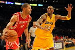LOS ANGELES, CA - MAY 06:  Shane Battier #31 of the Houston Rockets moves the ball against Kobe Bryant #24 of the Los Angeles Lakers in Game Two of the Western Conference Semifinals during the 2009 NBA Playoffs at Staples Center on May 6, 2009 in Los Angeles, California. NOTE TO USER: User expressly acknowledges and agrees that, by downloading and or using this photograph, User is consenting to the terms and conditions of the Getty Images License Agreement.  (Photo by Harry How/Getty Images)