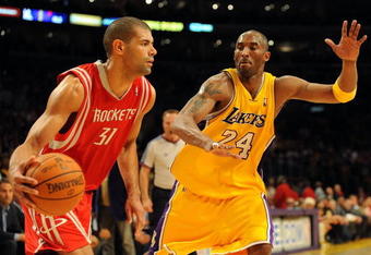 LOS ANGELES, CA - MAY 06:  Shane Battier #31 of the Houston Rockets moves the ball against Kobe Bryant #24 of the Los Angeles Lakers in Game Two of the Western Conference Semifinals during the 2009 NBA Playoffs at Staples Center on May 6, 2009 in Los Angeles, California. NOTE TO USER: User expressly acknowledges and agrees that, by downloading and or using this photograph, User is consenting to the terms and conditions of the Getty Images License Agreement.  (Photo by Harry How/Getty Images)