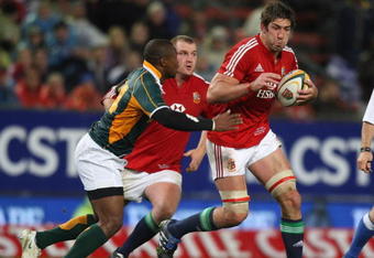 CAPE TOWN, SOUTH AFRICA - JUNE 23: Nathan Hines of the Lions charges upfield during the match between the Emerging Springboks and the British and Irish Lions on their 2009 tour of South Africa at Newlands Stadium on June 23, 2009 in Cape Town, South Africa.  (Photo by David Rogers/Getty Images)