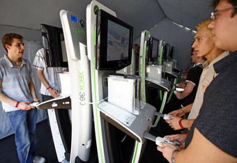 LEIPZIG, GERMANY - AUGUST 24:  Fair goers  test the Halo 3 at the computer games fair Games Convention 24 August, 2007 in Leipzig, Germany. Organisers of Europe's largest show for interactive entertainment expect 200,000 visitors during the event taking place to 26 August.  (Photo by Carsten Koall/Getty Images)
