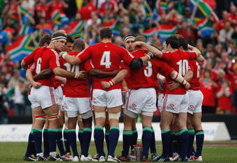 JOHANNESBURG, SOUTH AFRICA - JULY 04: The Lions players huddle before the Third Test match between South Africa and The British and Irish Lions at Ellis Park Stadium on July 4, 2009 in Johannesburg, South Africa.  (Photo by Stu Forster/Getty Images)