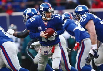 EAST RUTHERFORD, NJ -  JANUARY 11:  Eli Manning #10 of the New York Giants looks to hand off the ball against the Philadelphia Eagles during the NFC Divisional Playoff Game on January 11, 2009 at Giants Stadium in East Rutherford, New Jersey.  The Eagles defeated the Giants 23 -11. (Photo by Chris McGrath/Getty Images)