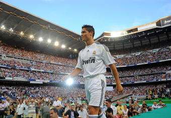MADRID, SPAIN - JULY 06:  New Real Madrid player Cristiano Ronaldo is presented to a full house at the Santiago Bernabeu stadium on July 6, 2009 in Madrid, Spain.  (Photo by Denis Doyle/Getty Images)