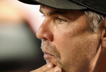 PHOENIX - JUNE 11:  Manager Bruce Bochy of the San Francisco Giants signals a play during the major league baseball game against the Arizona Diamondbacks at Chase Field on June 11, 2009 in Phoenix, Arizona.  (Photo by Christian Petersen/Getty Images)