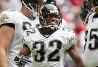HOUSTON - OCTOBER 22:  Maurice Jones -Drew #32 of the Jacksonville Jaguars walks on the field during the game against the Houston Texans at Reliant Stadium on October 22, 2006 in Houston, Texas. (Photo by Ronald Martinez/Getty Images)