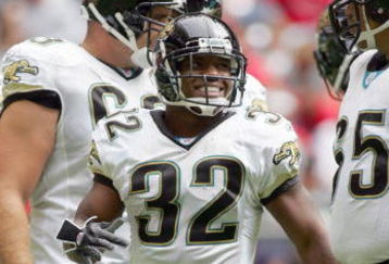 HOUSTON - OCTOBER 22:  Maurice Jones -Drew #32 of the Jacksonville Jaguars walks on the field during the game against the Houston Texans at Reliant Stadium on October 22, 2006 in Houston, Texas. (Photo by Ronald Martinez/Getty Images)