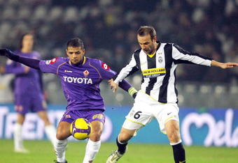 TURIN, ITALY -  JANUARY 24:   Cristiano Zanetti of Juventus and Felipe Melo of Fiorentina in action during the Serie A match between Juventus and Fiorentina at the Olimpico Stadio on January 24, 2009 in Turin, Italy. (Photo by New Press/Getty Images)