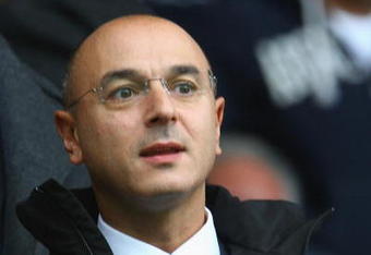 LONDON - OCTOBER 05:  Tottenham Hotspur chairman Daniel Levy watches his team during the Barclays Premier League match between Tottenham Hotspur and Hull City at White Hart Lane on October 5, 2008 in London, England.  (Photo by Phil Cole/Getty Images)