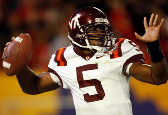 MIAMI - JANUARY 01:  Tyrod Taylor #5 of the Virginia Tech Hokies passes during the FedEx Orange Bowl against the Cincinnati Bearcats at Dolphin Stadium on January 1, 2009 in Miami, Florida.  (Photo by Streeter Lecka/Getty Images)